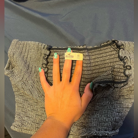 Stretchy Hollister Crop Top - Picture 3 of 3